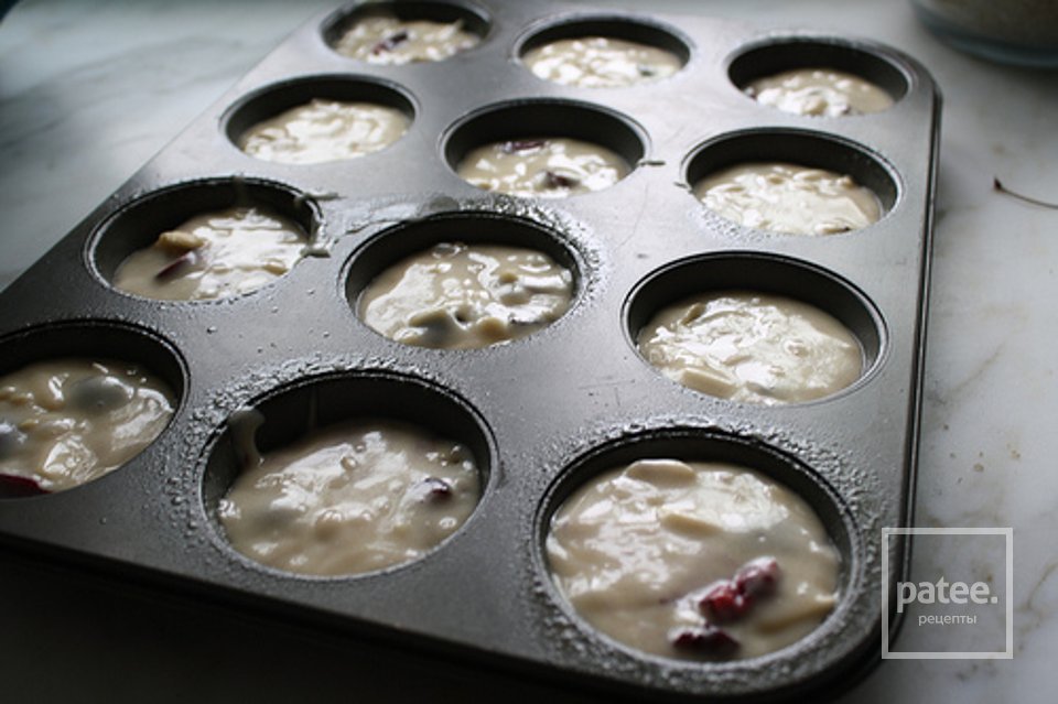 Кексы с вишней и миндалем - Шаг 11