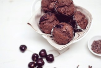 Шоколадно-вишневые кексы