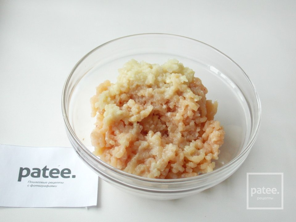 Запеченный рулет из лаваша с мясом и грибами - Шаг 2