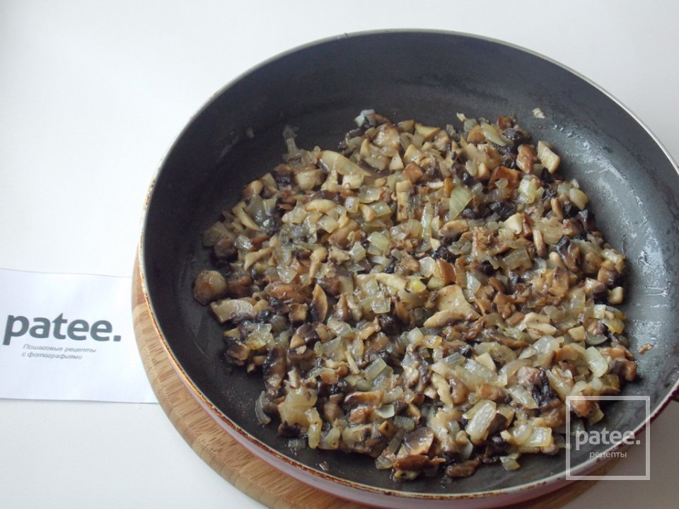 Запеченный рулет из лаваша с мясом и грибами - Шаг 7