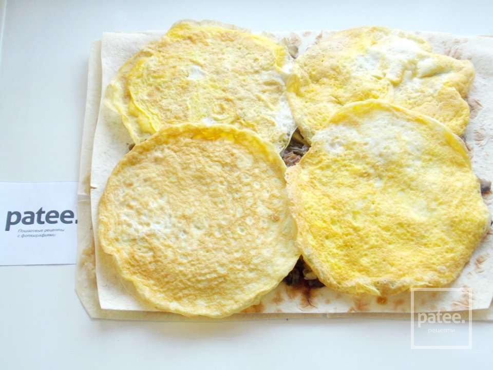 Запеченный рулет из лаваша с мясом и грибами - Шаг 16