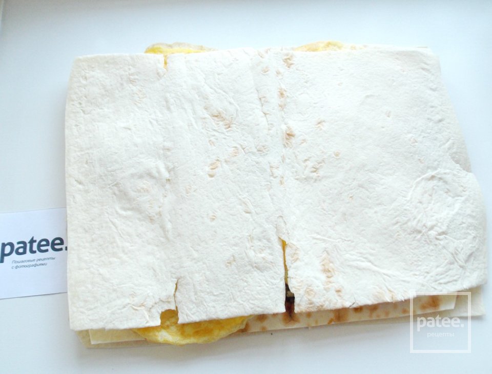 Запеченный рулет из лаваша с мясом и грибами - Шаг 17