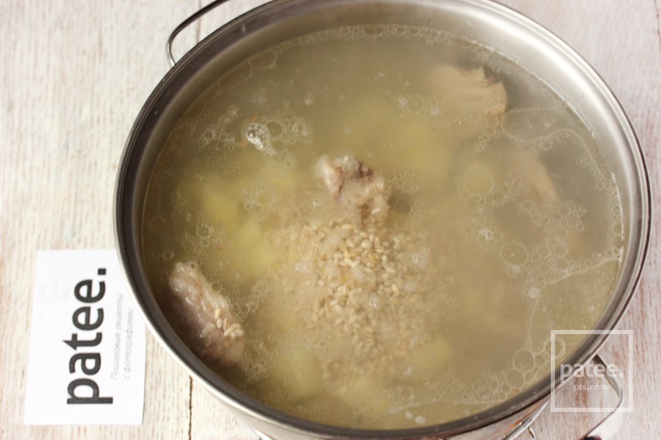 Рассольник со свиными рёбрами и перловой крупой - Шаг 14