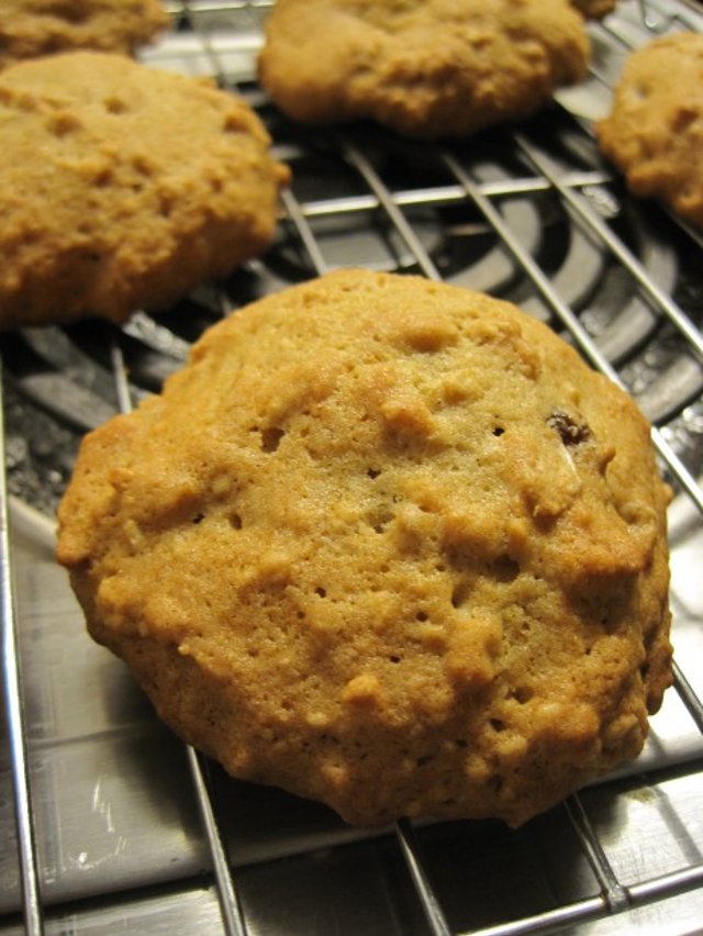 Печенье с изюмом и орехами