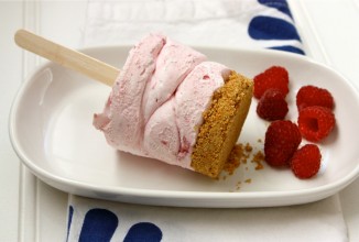 Малиновые чизкейки на палочках