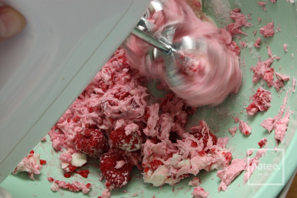 Малиновые чизкейки на палочках - Шаг 6