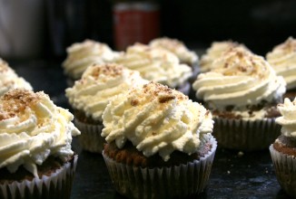 Кексы со взбитыми сливками