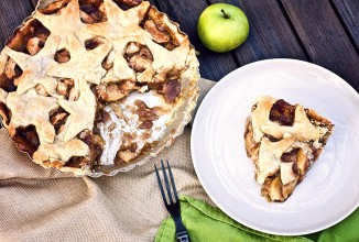 Яблочный пирог с карамелью