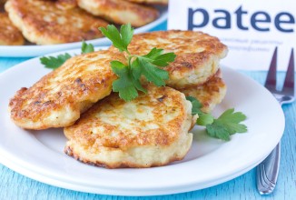 Куриные оладьи с луком