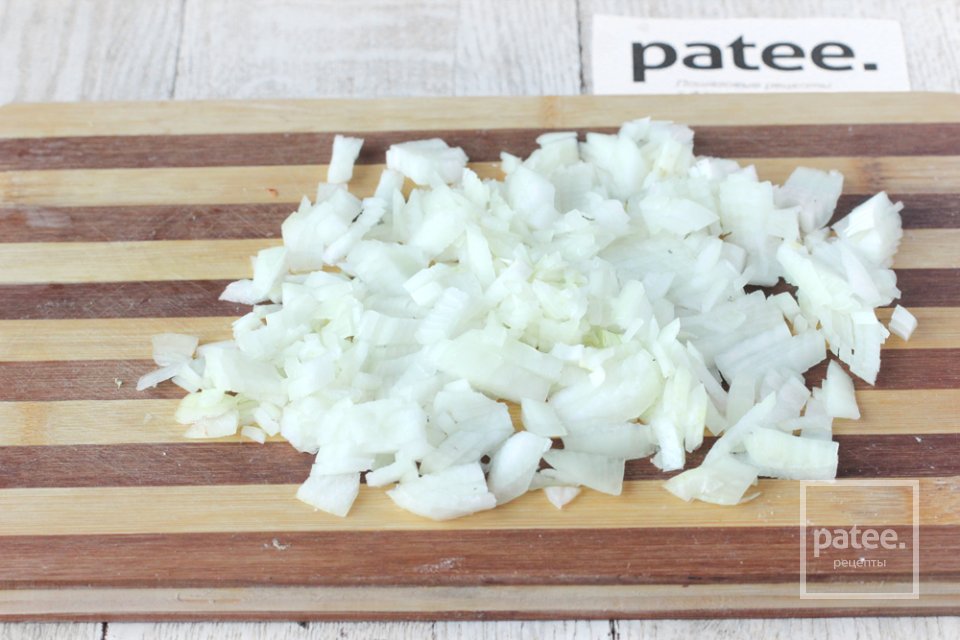 Куриные оладьи с луком - Шаг 3