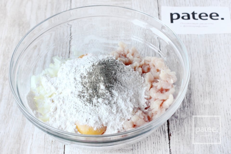 Куриные оладьи с луком - Шаг 8