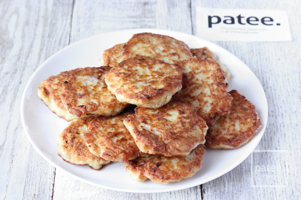 Куриные оладьи с луком - Шаг 12