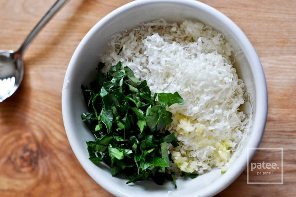 Салат из помидоров с сыром - Шаг 4