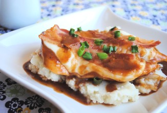 Курица, запеченная в беконе