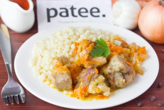 Свинина тушеная с овощами в сметане