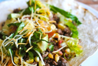 Тако с мясом и авокадо