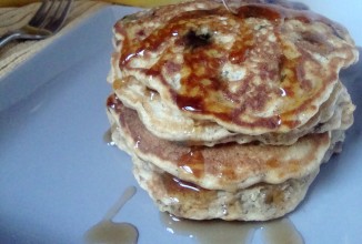 Овсяные блины с бананами и черникой