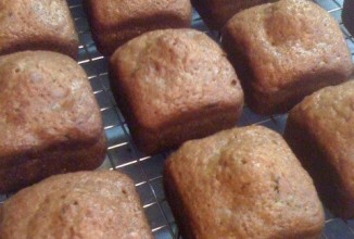 Кабачковый хлеб с орехами и ананасами