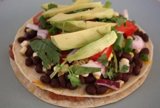 Тостада с фасолью