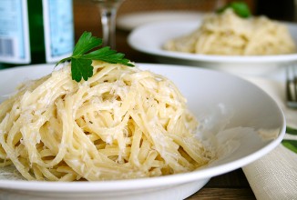 Лингвини с сыром и чесноком