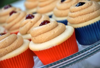 Кексы с джемом и арахисовым кремом