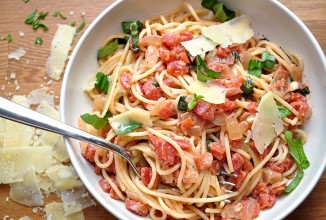 Спагетти в томатном соусе