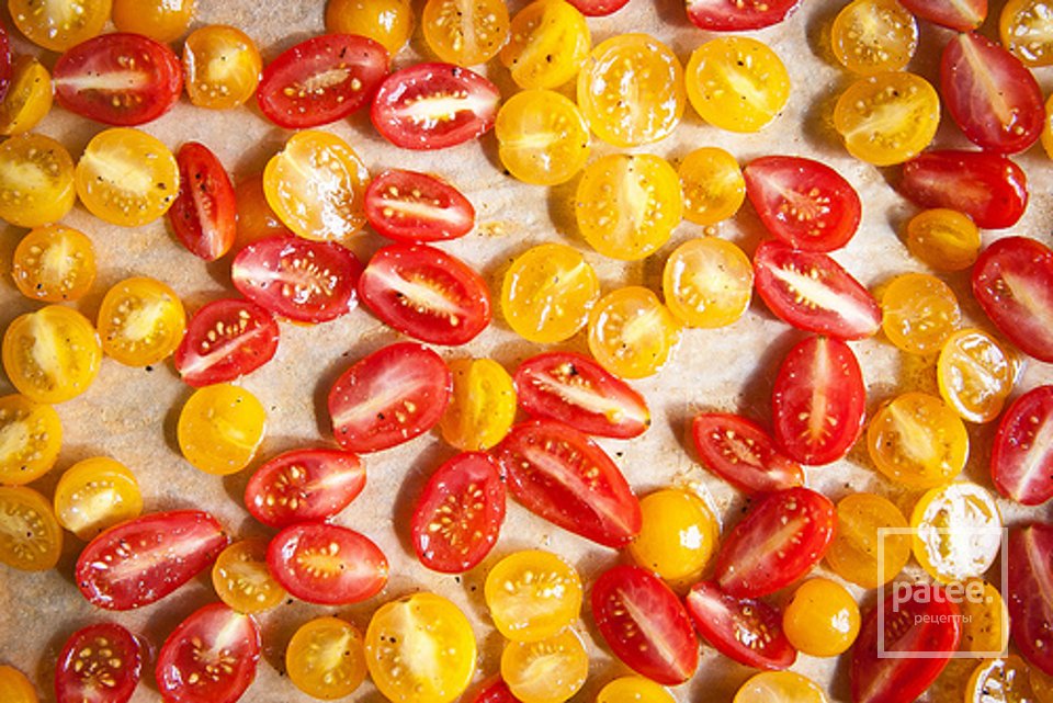 Салат Капрезе с печеными помидорами - Шаг 4