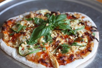 Пицца с курицей по-тайски