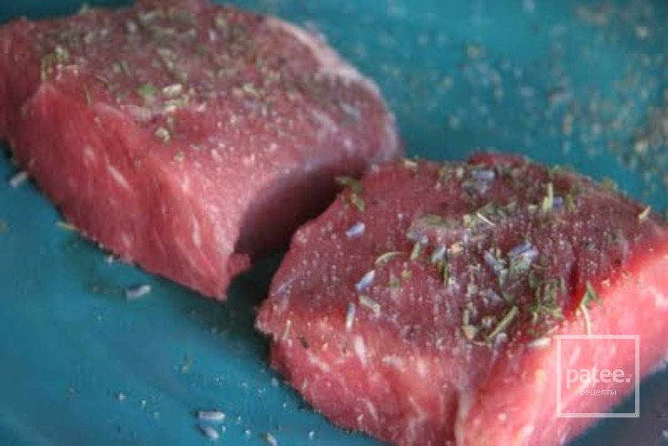 Стейк с яйцом и козьим сыром - Шаг 1