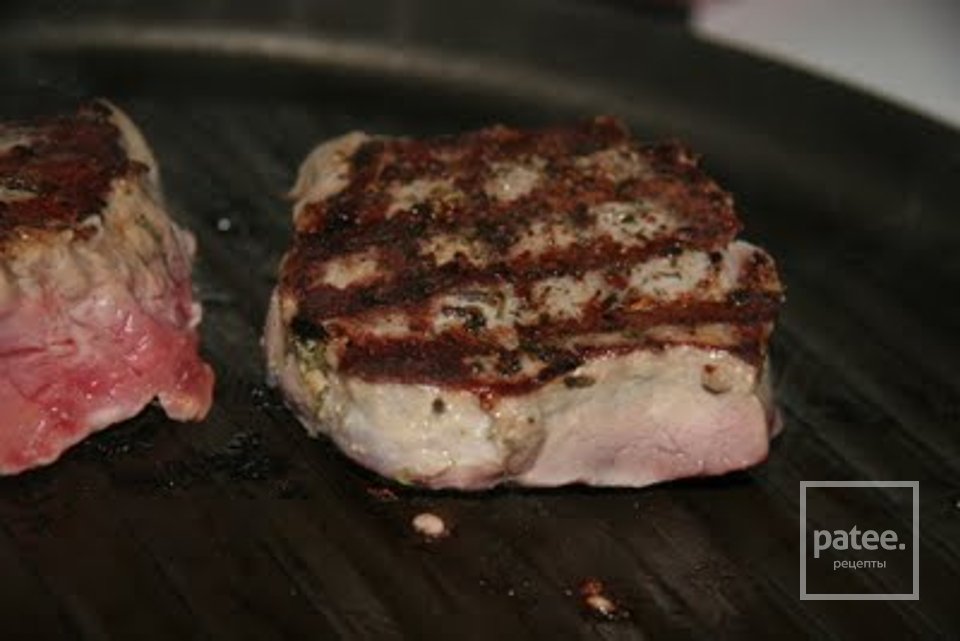 Стейк с яйцом и козьим сыром - Шаг 4