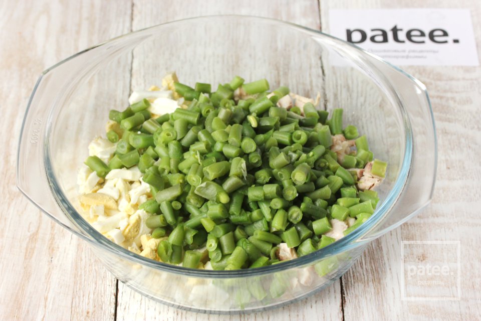 Салат с куриным мясом, стручковой фасолью и сладким перцем - Шаг 11