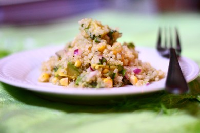 Рецепт Салат из киноа с кукурузой и авокадо