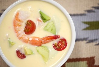 Крем-суп с креветками и авокадо
