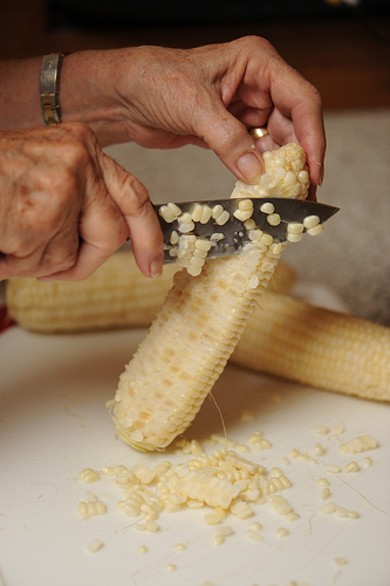 Крем-суп с креветками и авокадо - Шаг 1