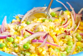Салат с киноа и кукурузой
