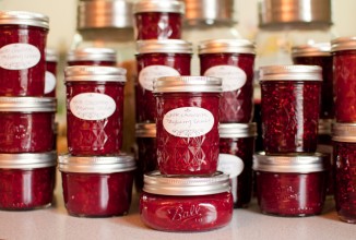 Малиновое варенье с белым шоколадом