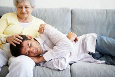 Разбалованный, эгоистичный, ленивый маменькин сынок!