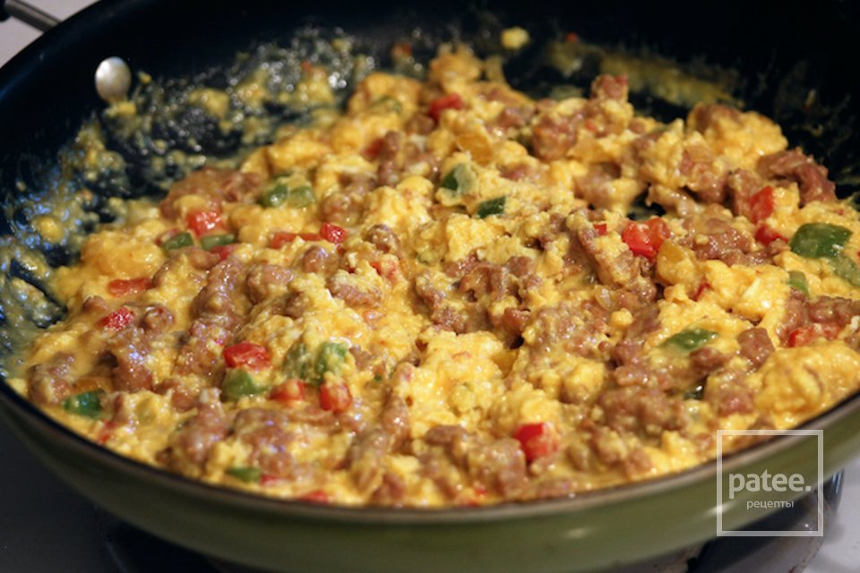 Буррито с яйцом и острой колбасой - Шаг 8