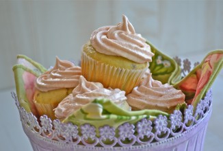 Банановые кексы с клубничным кремом