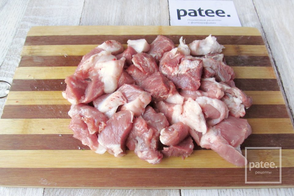 Свинина, тушенная с картофелем и квашенной капустой - Шаг 2