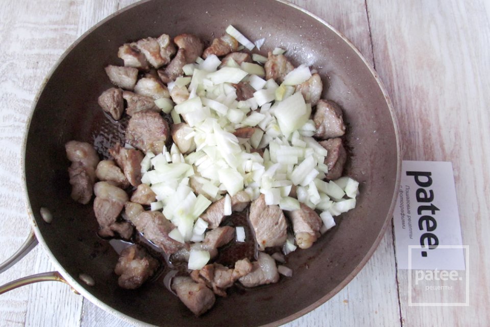Свинина, тушенная с картофелем и квашенной капустой - Шаг 5