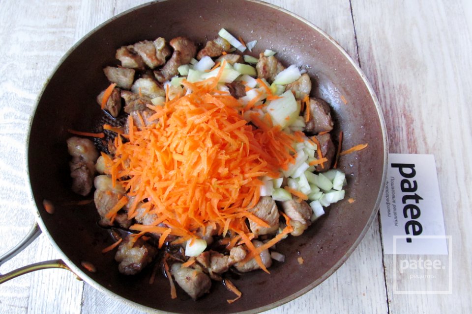 Свинина, тушенная с картофелем и квашенной капустой - Шаг 7