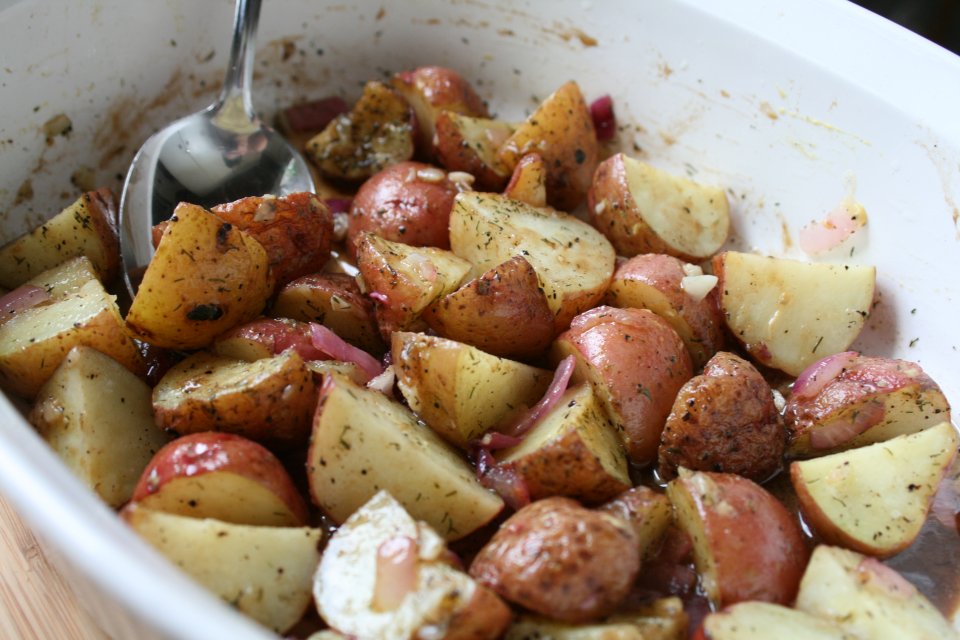 Картошка с мясом без майонеза. Рецепт картошка с горчицей дижонской и охотничьими колбасками.