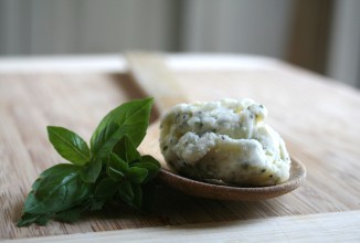 Чесночное масло с зеленью