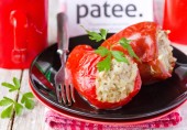 Перец, фаршированный свининой и рисом