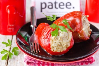 Перец, фаршированный свининой и рисом