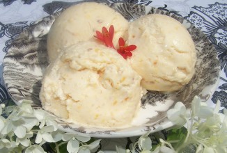 Персиковое мороженое с миндалем