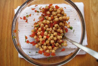 Нутовый салат с овощами