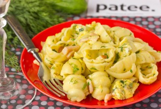 Паста с ветчиной и зеленью в яичной заливке