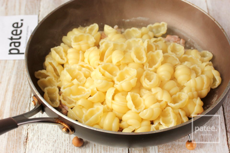 Паста с ветчиной и зеленью в яичной заливке - Шаг 12